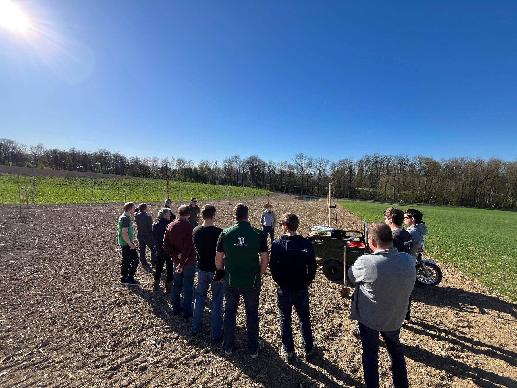 Feldbegehung in Ansfelden mit den Referenten:
Hannes Firmberger (Agrana)
Hubert Köppl
Alexander Schmid; Schwerpunkte waren heute gewässerschonende Düngung, Pflanzenschutz bzw. Kulturführung zu Weizen, Gerste, Rübe und Umbruch von ZWF, Danke!! © BWSB