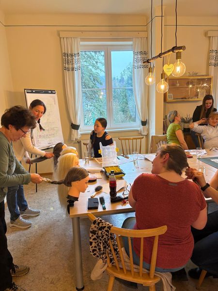 Zopf und Haarflecht Kurs in Aspang ©&nbsp;Waltraud Strobl , Christina Steinacker 