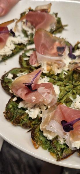 Spinatwaffel mit Rohschinken.jpg Spinatwaffel mit Rohschinken.jpg