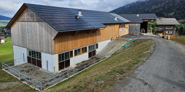 Neuer Stall Familie Vögel.jpg © LK Vbg.