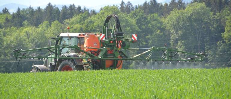 Flächiger PSM-Einsatz.jpg © LK OÖ/Köppl