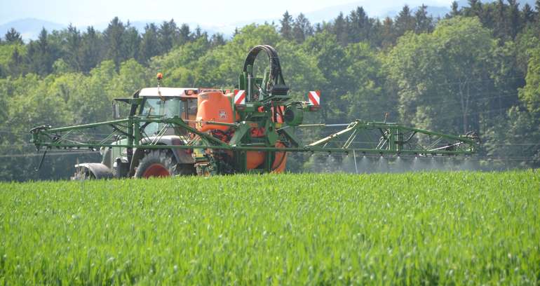 Flächiger PSM-Einsatz.jpg © LK OÖ/Köppl