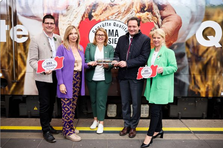 Lok-Branding.png © ÖBB/Andreas Scheiblecker