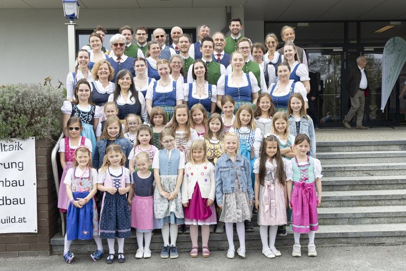 260412 5 Volkstanzgruppe 99.jpg