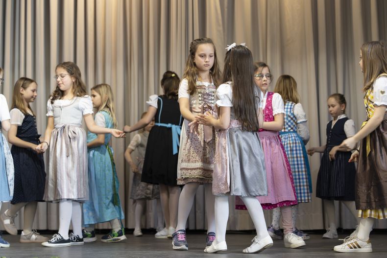 260412 5 Volkstanzgruppe 53.jpg