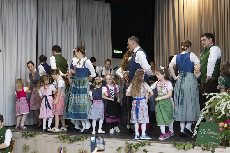 260412 5 Volkstanzgruppe 80.jpg