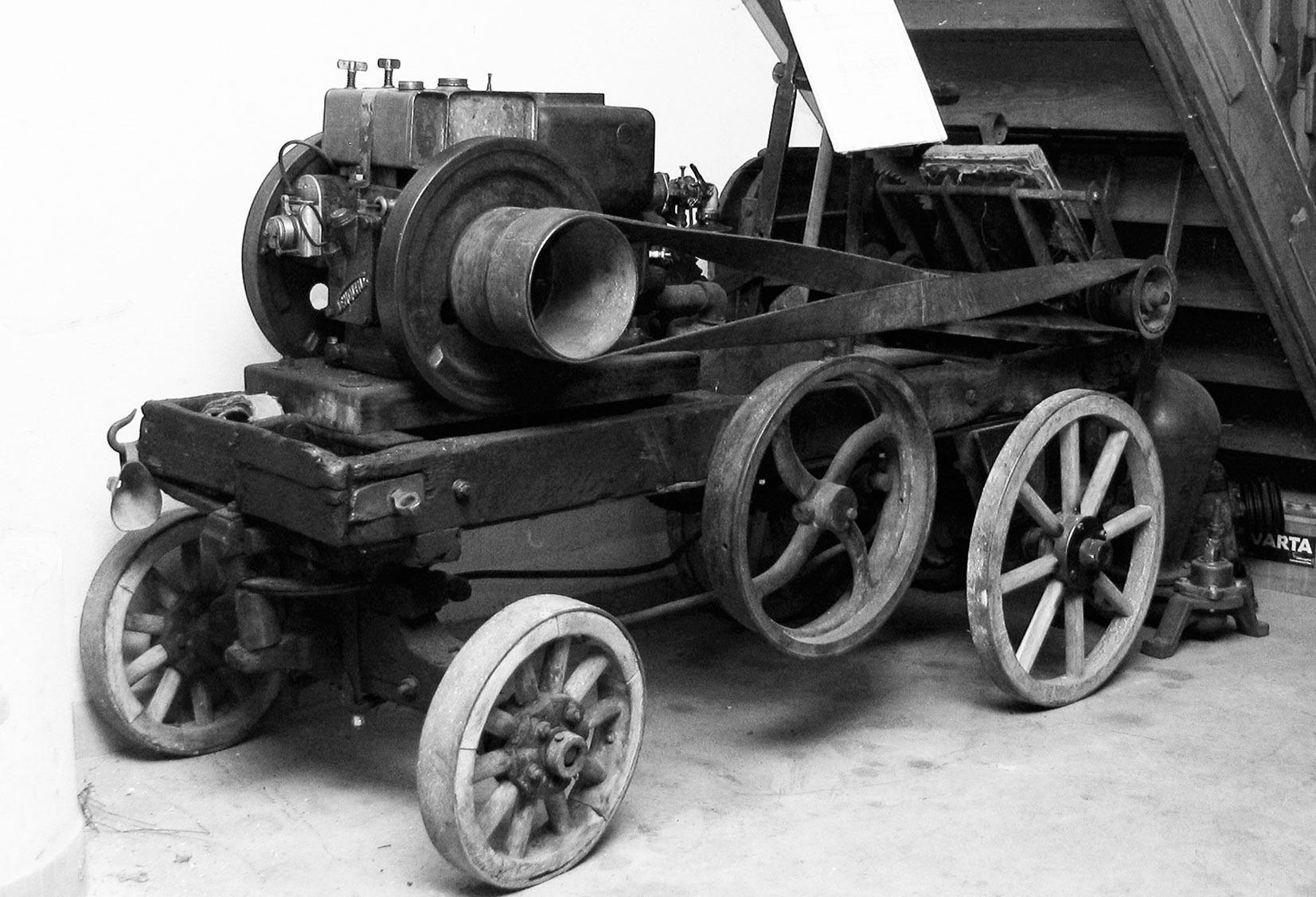 Holzschneidemaschine.jpg © Archiv