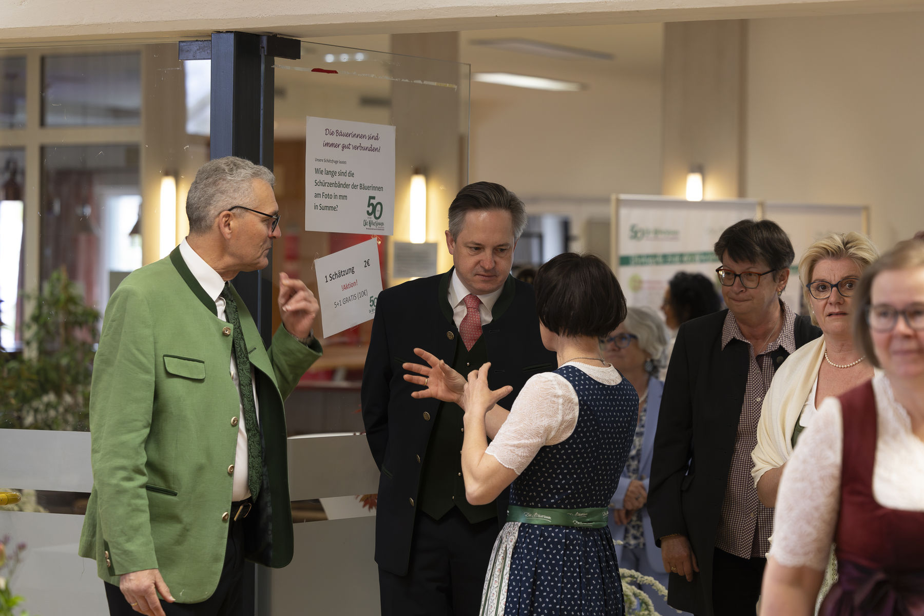 260412_1_Empfang-der-Gäste_11.jpg © Matthias Winter