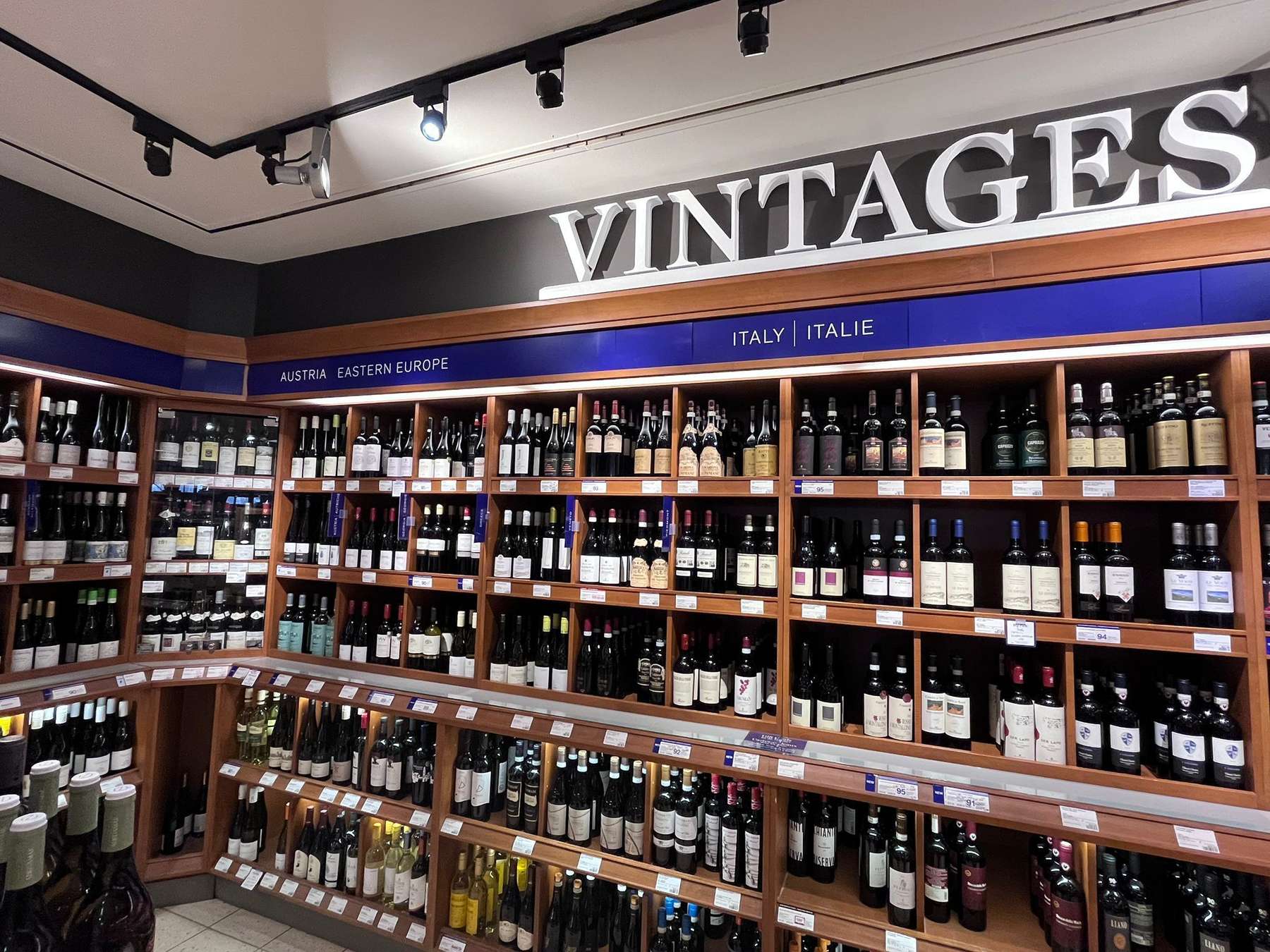 Regalfläche für österreichische Weine in Kanada .jpg © AC Toronto / AC Toronto