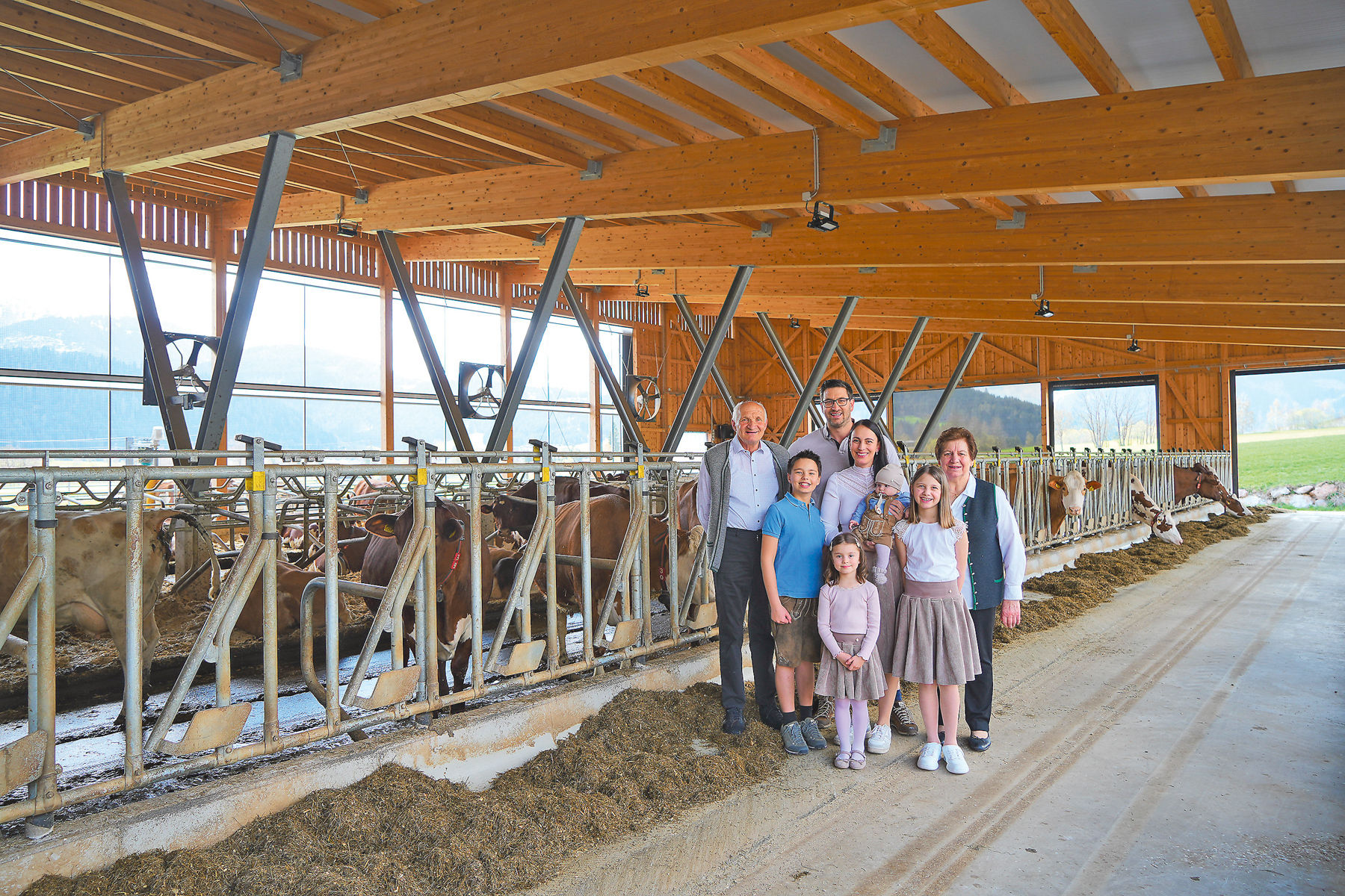 Moderner Milchviehbetrieb mit gelebtem Zusammenhalt.jpg © Etter