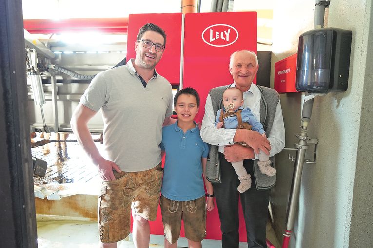 Moderner Milchviehbetrieb mit gelebtem Zusammenhalt.jpg © Etter