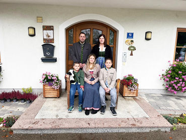 Bild 3_Familienfoto b.jpg © LK OÖ/Gschwandtner
