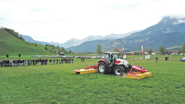 Ein Feldtag mit vielen Pferdestärken und  Arbeitsbreiten.jpg © Hatheier