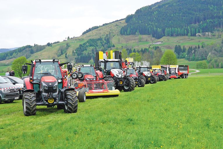 Ein Feldtag mit vielen Pferdestärken und  Arbeitsbreiten.jpg © Hatheier