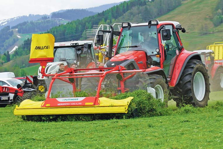 Ein Feldtag mit vielen Pferdestärken und  Arbeitsbreiten.jpg © Hatheier