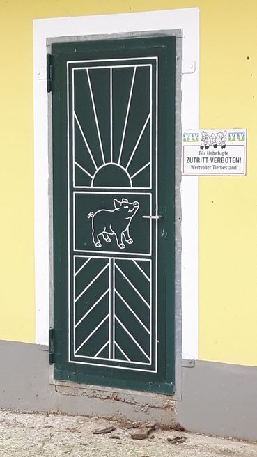 Stalltür + Betreten verboten bei Jimmi.jpg © BSH OÖ/Strasser