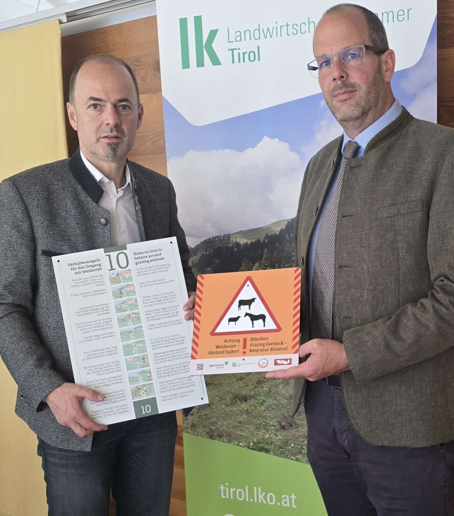 LK-Präsident Josef Hechenberger und Landesveterinärdirektor Matthias Vill informierten zum Thema Almsicherheit. © LK Tirol
