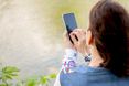 Frau mit Handy © Eva Lechner/LK Niederösterreich