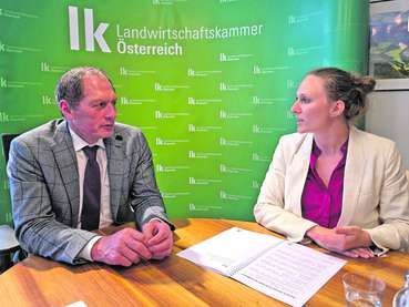 Die Vorsitzende der Österreichischen Jungbauern, Viktoria Hutter, im Gespräch mit LKÖ-Präsident Josef Moosbrugger. © LKÖ/Jung-Leithner
