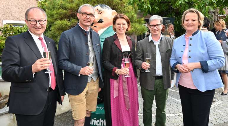 Landesrat Mag. Martin Winkler, LK-Präsident Mag. Franz Waldenberger, Agrarlandesrätin Michaela Langer-Weninger, PMM, Mag. Gino Cuturi (Eigentümer und Sprecher der Geschäftsführung Wimmer Medien) und OÖN-Chefredakteurin Mag. Susanne Dickstein. .jpg © OÖN/Weihbold und LK OÖ/Primeßnig