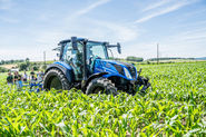Traktor auf einem Feld © Georg Pomassl/LK Niederösterreich