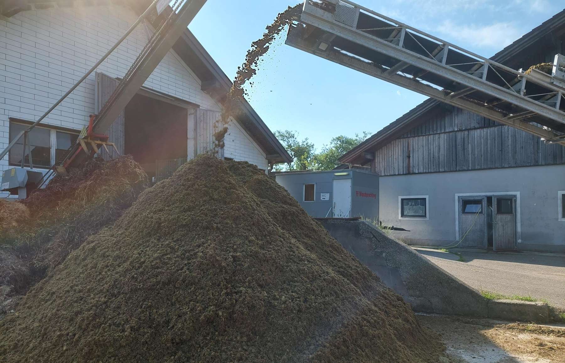 2 Bodennahe Ausbringung und Gülleseparation .jpg © BWSB/Wallner