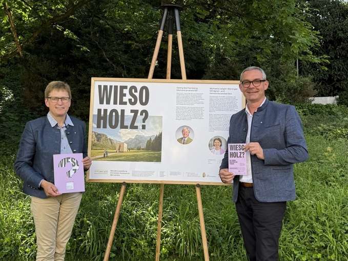 fobi_Wanderausstellung Wieso Holz_köck_Waldenberger und Ferstl_Wieso Holz Hochformat.jpg © LK OÖ/Köck