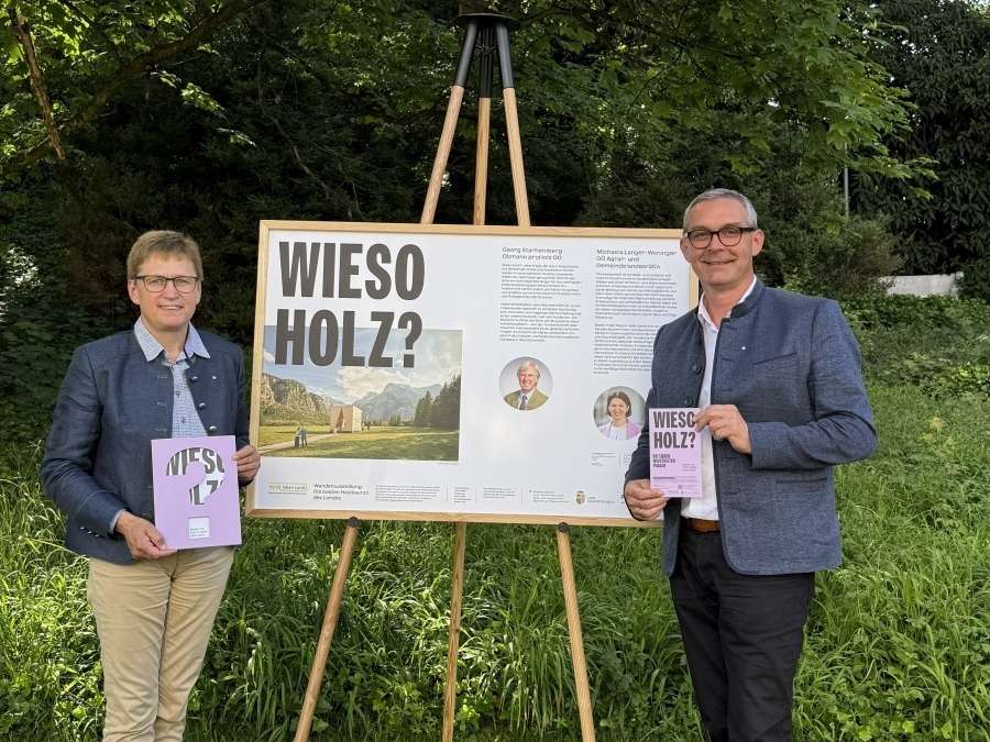 fobi_Wanderausstellung Wieso Holz_köck_Waldenberger und Ferstl_Wieso Holz Hochformat.jpg © LK OÖ/Köck