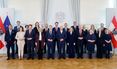 Regierung © Andy Wenzel (Mittel) © Anday Wenzel