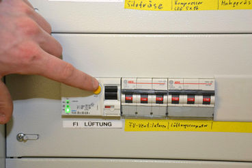 Bild 3; FI Schalter (1).jpg © BSH OÖ/Strasser