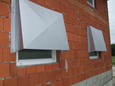 4 -Abdeckhauben bei Fenster.jpg © LK OÖ/Strasser