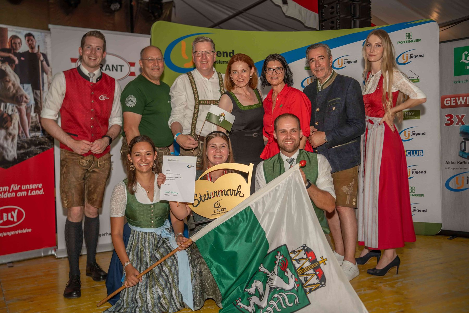 Landjugend misst sich im Sensenmähen 2026 3.jpg © Barbara Stipper