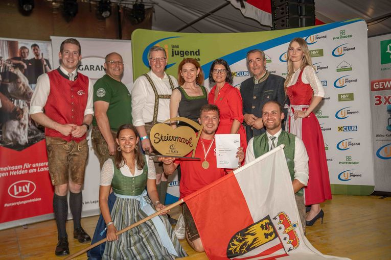Landjugend misst sich im Sensenmähen 2026 6.jpg © Barbara Stipper