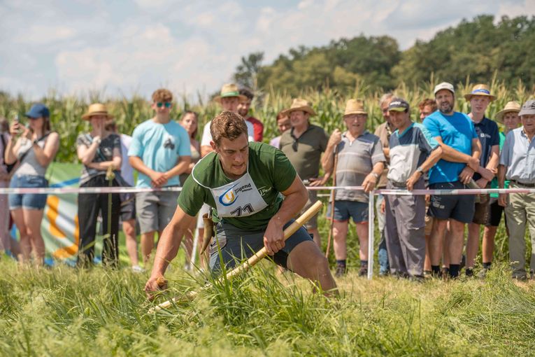 Landjugend misst sich im Sensenmähen 2026 11.jpg © Barbara Stipper