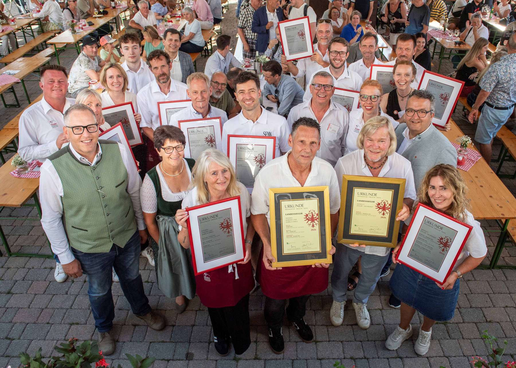 Ausgezeichnete Tiroler Weine - Gruppenfoto © Thomas Böhm