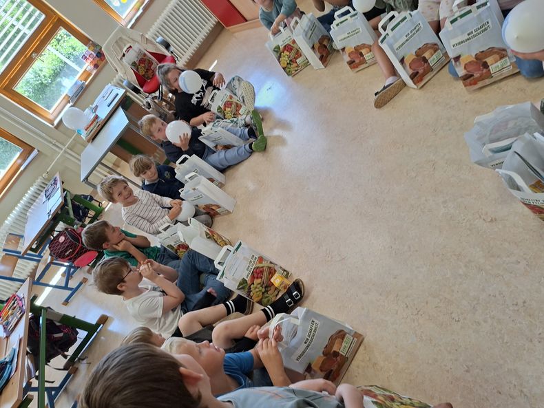 260616 Die Bäuerinnen Gresten - Schulaktionstag VS Gresten (1).jpg 260616 Die Bäuerinnen Gresten - Schulaktionstag VS Gresten (1).jpg