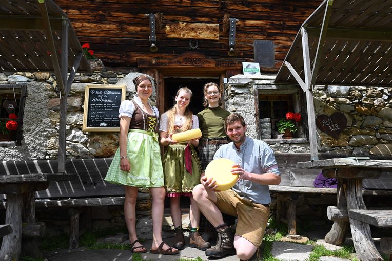 Litzlhofalm Team2 2.jpg © Mooslechner