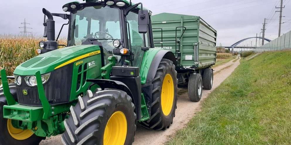 Traktor-mit-Anhänger.jpg © Christoph Wolfesberger/LK Niederösterreich