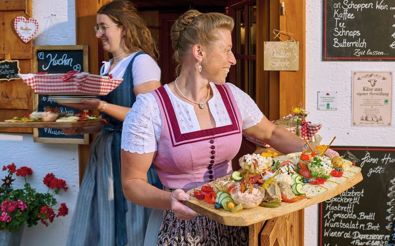 Mordaualm-Brotzeit.jpg © Mooslechner