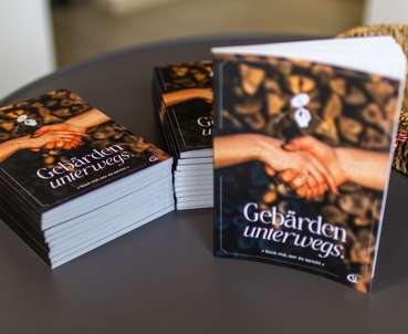 Gebärdensprache Buch © LJ Tardsdorf