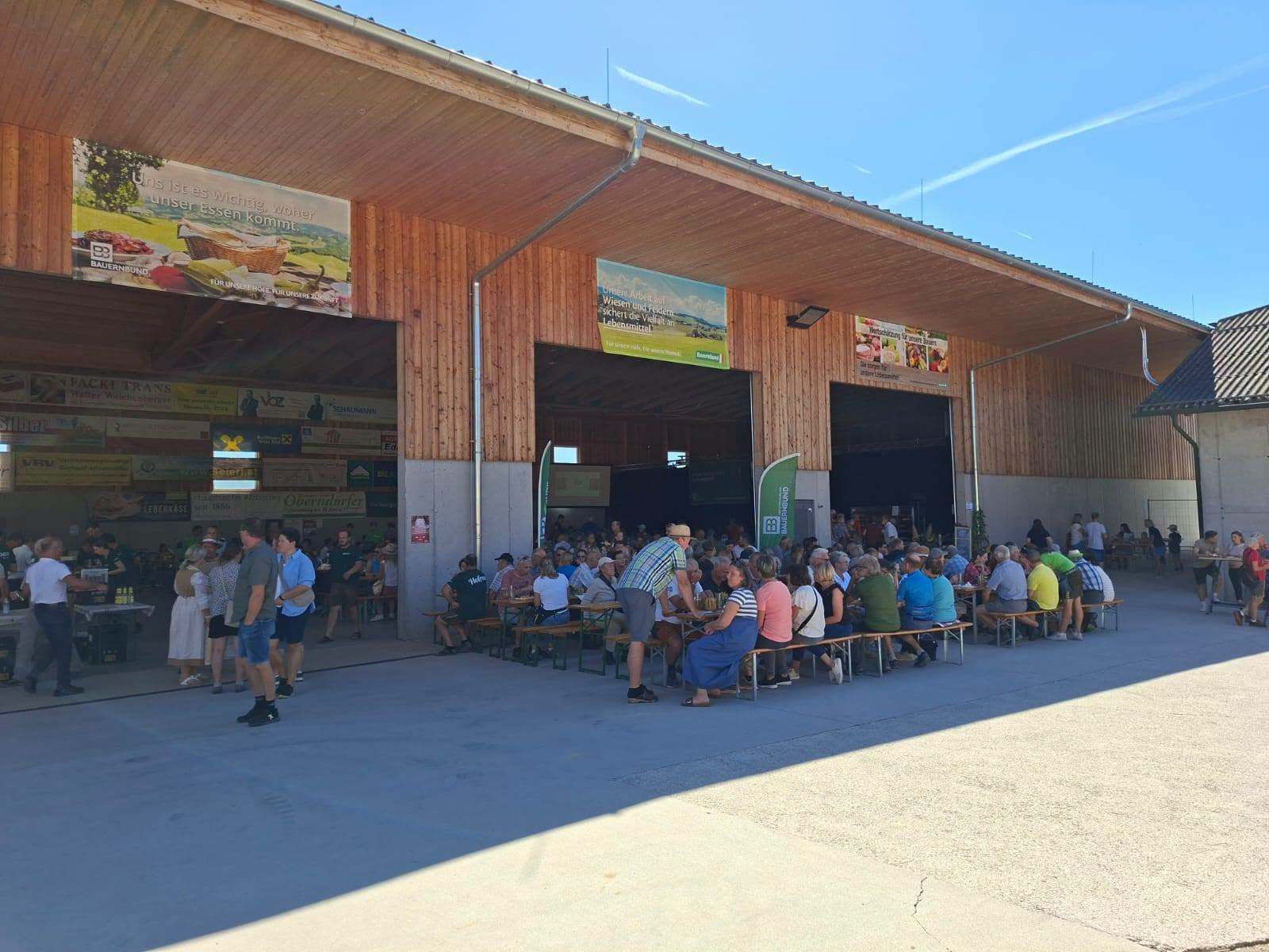 Mit dabei bei der Hofroas in Steinerkirchen an der Traun! Viele Tielnehmer bei optimalem Wetter! Wir waren mit Bodenprofil-Vorstellung dabei! Danke für das Interesse! © BWSB