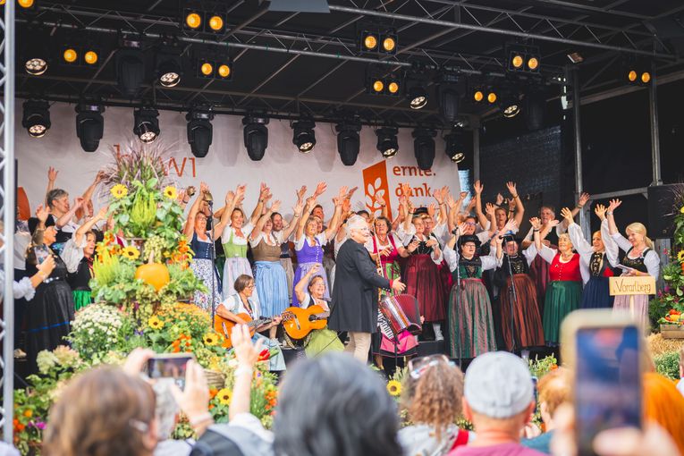 Baeuerinnenchor_beim_ernte.dank.festival_2026.jpg.jpg © ÖSF/Praxmarer