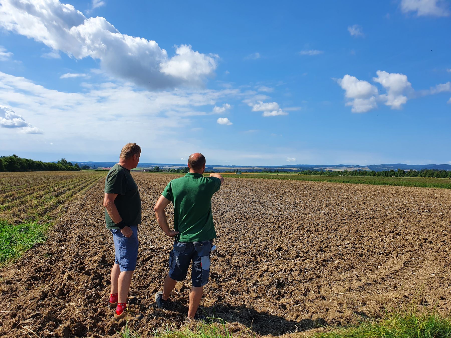 Bauern am Feld.jpg © Simon Brandeis/LK Niederösterreich