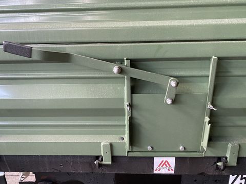 [3244-2909082-10.jpg]