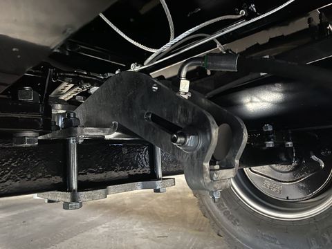 [3244-2909082-12.jpg]