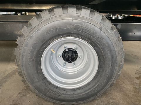 [3244-2909082-13.jpg]