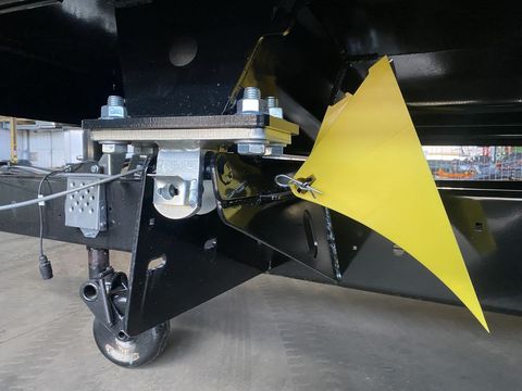 [3244-2909082-14.jpg]