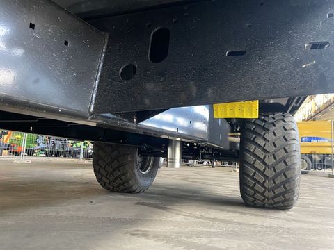 [3244-2909082-15.jpg]