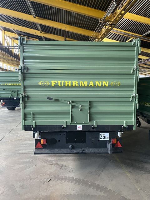 [3244-2909082-3.jpg]