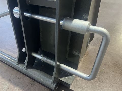 [3244-3655905-8.jpg]